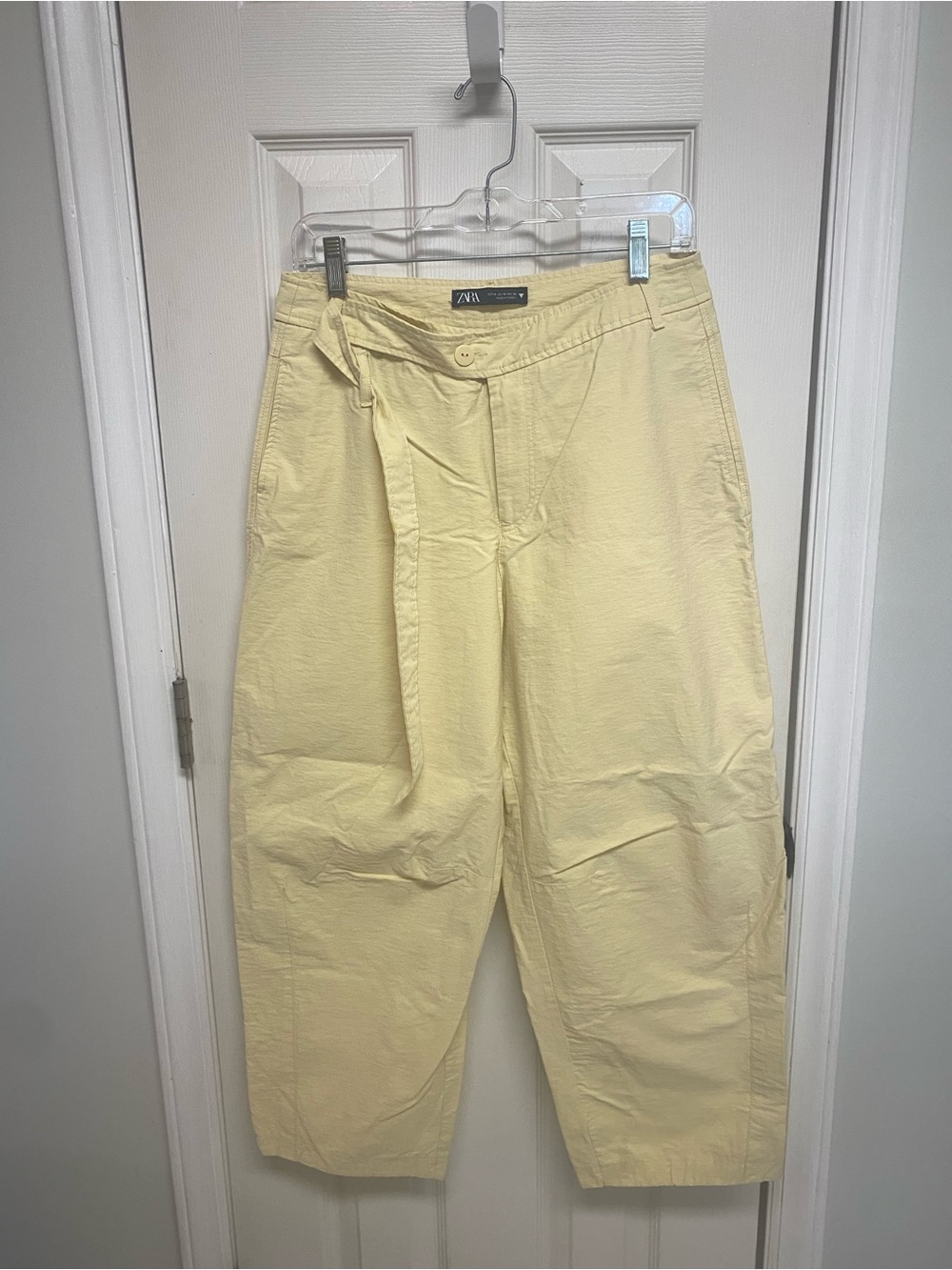 Zara
Barrel Leg Pants with Asymmetric Belt